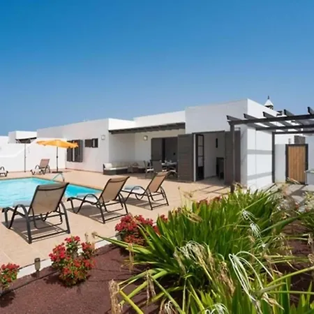 3-Bed Villa In Playa Blanca With Heated Pool Πλάγια Μπλάνκα