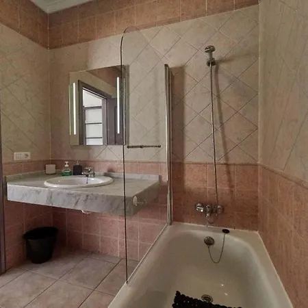 3-Bed Villa In Playa Blanca With Heated Pool *
