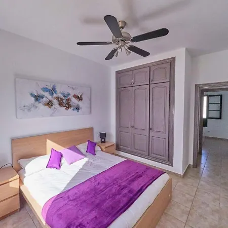 Βίλα 3-Bed Villa In Playa Blanca With Heated Pool *